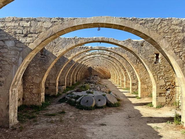Chania to Heraklion: 8-Hour Bespoke Transfer & Sightseeing Tour — Chania, Greece (photo 4)