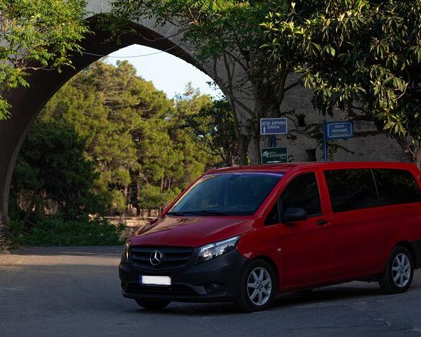 Chania to Heraklion: 8-Hour Bespoke Transfer & Sightseeing Tour